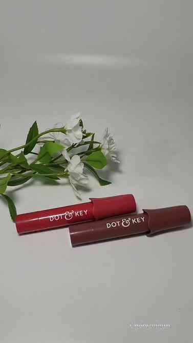 Glossy, tinted & effortlessly pretty! 💋✨ @dotandkey.skincar