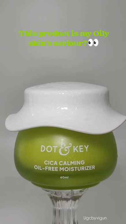 My skin’s new lightweight love 💚✨ @dotandkey.skincare
@thep