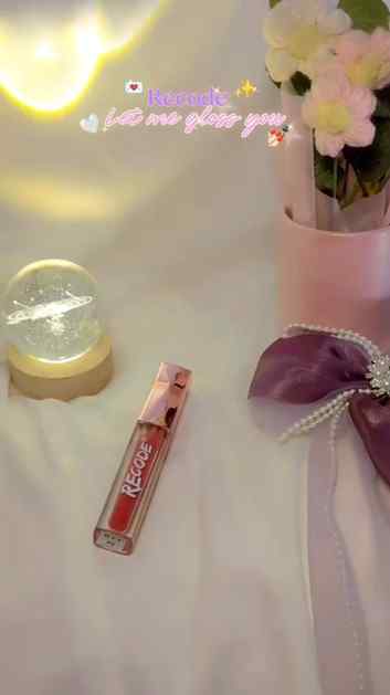 💋 One swipe and my lips look instantly juicy, glossy, and s
