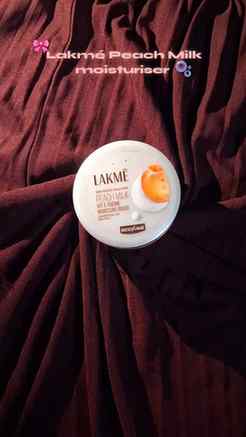 Hydration that feels as light as air. 🍑
Lakmé Peach Milk ha
