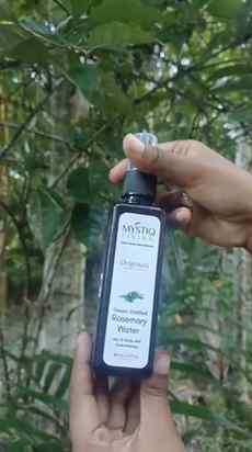 Smells like a forest spa 🌲
Scalp feels so fresh + hair loo