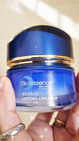 Testing the Bio Essence 4V Face Lifting Cream 💙
Lightweight