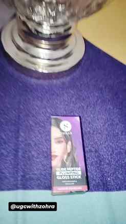 SUGAR Glide Peptide plumping gloss stick
gives your lips t
