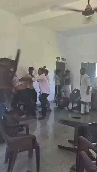 गांव की ग्रामसभा में पहली बार कुर्सियों का सही उपयोग 
कुर्सी