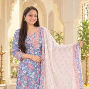 ✨ Shop your ethnic favourites from @rangriwa_z ✨
From beauti