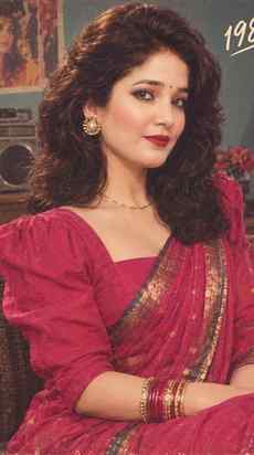 How I look like in 80s (what a prompt yr)....😃❤️❤️
Just luv