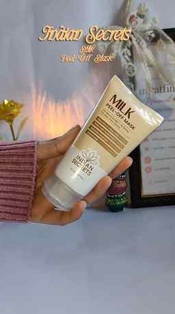 India Secret’s Milk Peel-Off Mask 🥛✨
Apply an even layer a