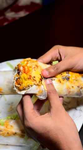 Shawrama Na Ethu Thanda Shawarma 😱🤗
.
Follow @vaarathil_or