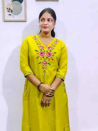 Festive vibes in this beautiful mustard yellow kurta set 💛�
