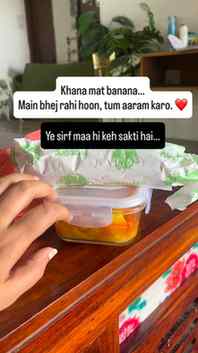 Aur bina pooche garam khana darwaze tak pahucha bhi deti hai