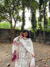 In my देसी era 🌼🤍