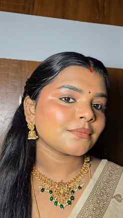 This Onam, let your cheeks do the talking with a natural, de