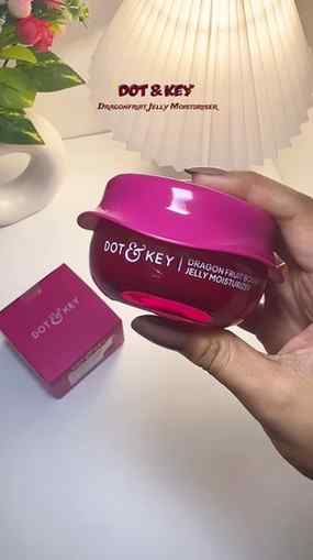 Pink jelly moisturiser?! 😳👀
Okay @dotandkey.skincare … wha