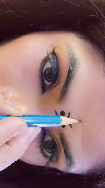 Ready to slay Garba night? 6 black bindi looks you NEED to t