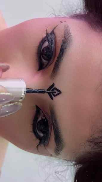 9 Days, 9 Stunning Bindi Looks! π€β¨ Get your Garba and Dandi