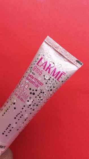 Lakmé 9to5 CC Cream ✨
Lightweight coverage + natural-looking