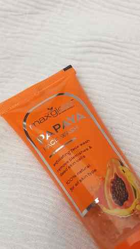 Glow begins with clean skin. ✨
@maxglowcosmetics 
#facewash 