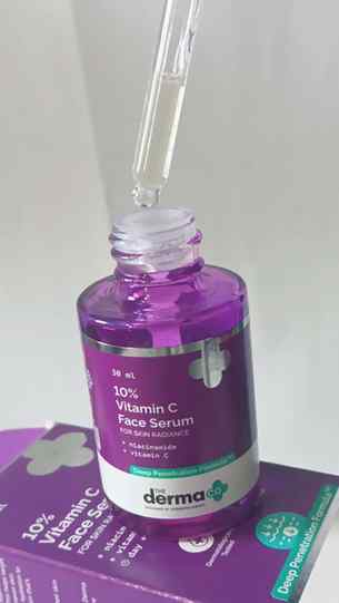 Vitamin C era πβ¨
Trying The Derma Co 10% Vitamin C Serum &