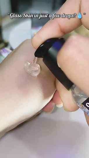 Hydration in every drop 💧
This Quench serum keeps my skin s