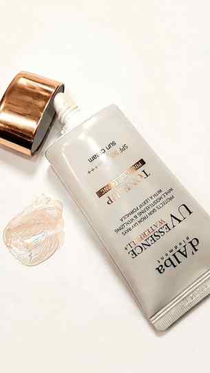d’Alba White Truffle Tone-Up Sun Cream 🤍✨
A little glow + S