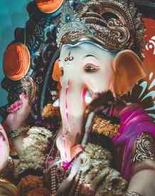 अगजानन पद्मार्कं गजाननं अहर्निशम् ।
अनेकदंतं भक्तानां एकदन्त