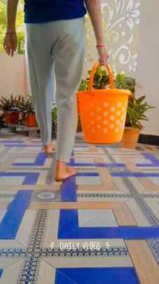 सुबह की शुरुआत पौधों को पानी देने के साथ 🌿 और रसोई में एक ट