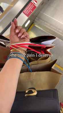 only pain I’ll ever allow 🛍️😋
[ women , shopping , live ,