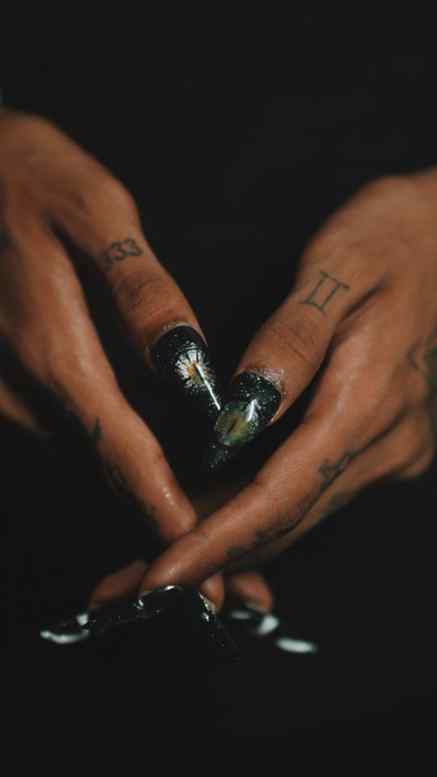Nail story part 2..
(Lady Gaga, Nails, Halloween, Spooky, cr