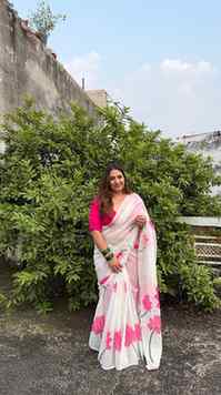 Aunty or cutie? you tell me 🥲
Saree from Nykaa, styling by 