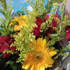 Phool ke liye phool 🥀🌻💐
Always a flower paglu 🫠😌❤️
W