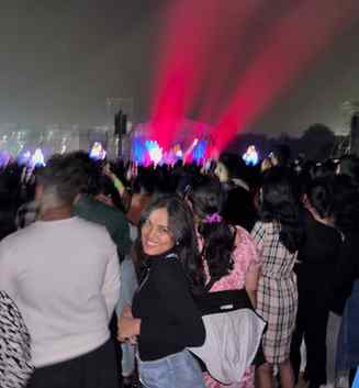 Totally vibin’ at the Shreya Ghoshal concert🫶🏻❤️🔥
.
.
.