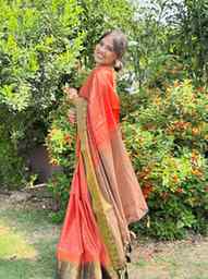 Aaj bas विटामिन C wali vibe guysssss..🍊
#sunglow #saree #f