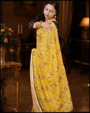 Couldn’t skip posting these ✨😘

Saree mood >>> 💛 In my yel