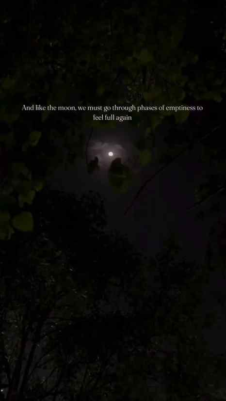The hopeless romantic urge to look at the moon forever ♾️🌙.