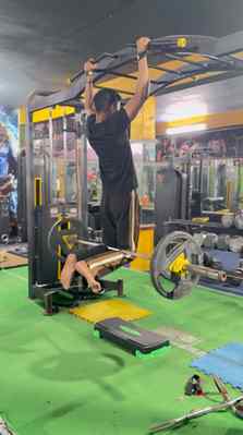 Wieghted pull up #powerlifting #reelsinstagram #sbd