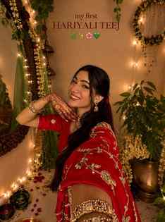 ❤️✨ Hariyali Teej, but make it RED! ✨❤️
Wrapped in traditio
