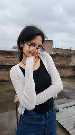 I can never pull off the cold-girl act with this smile 👀😌�