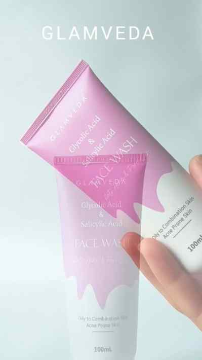 It gently exfoliates, helps reduce breakouts, and keeps pore