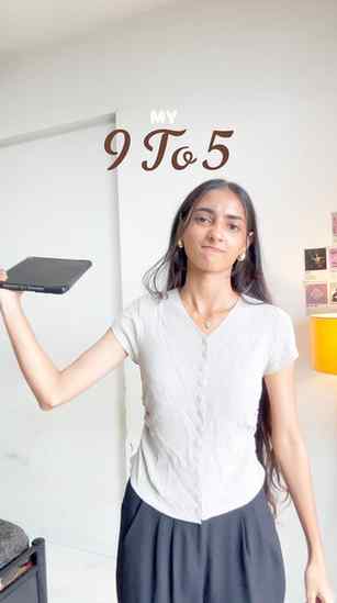 Caption

From 9 to 5 👩🏻‍💻 to my 5 to 9 🎀✨

Hashtags:
#9t