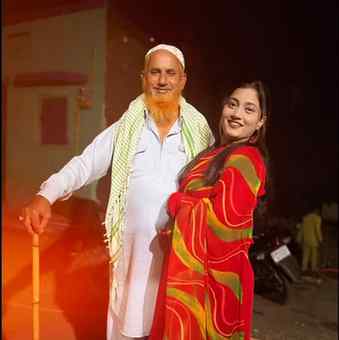 Baap ka saaya ho toh zindagi ki har dhoop me sukoon milta ha