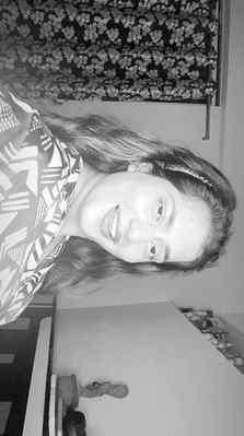 Black and white frame mein Arshoo ki pariyon ka mela aur kuc