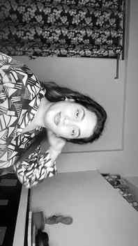 Black and white frame mein Arshoo ki pariyon ka mela aur kuc