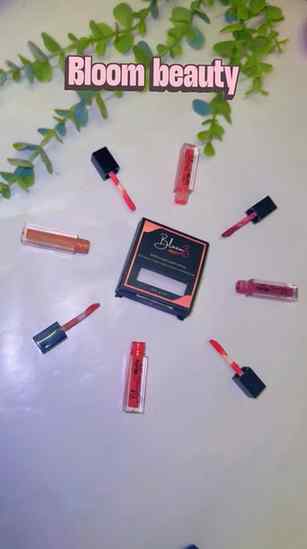 Unboxing Bloom beauty PR...
Testing every shade so you don’t