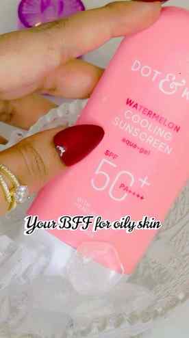 Pink vibes + watermelon freshness 🍉🩷☀️

My summer skincare