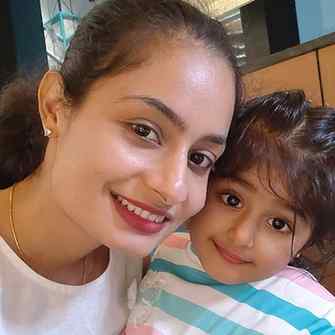 prisha_and_mummy